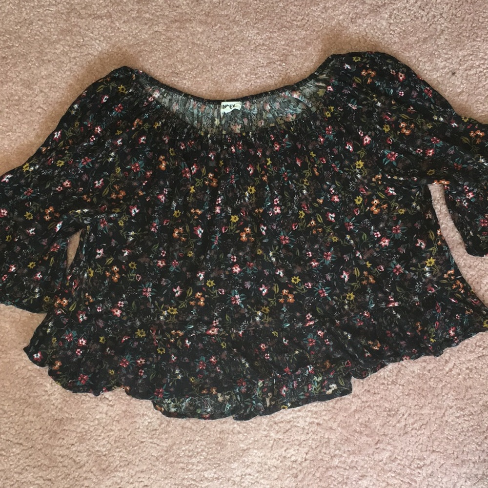 Index Flair Sleeved Crop Top